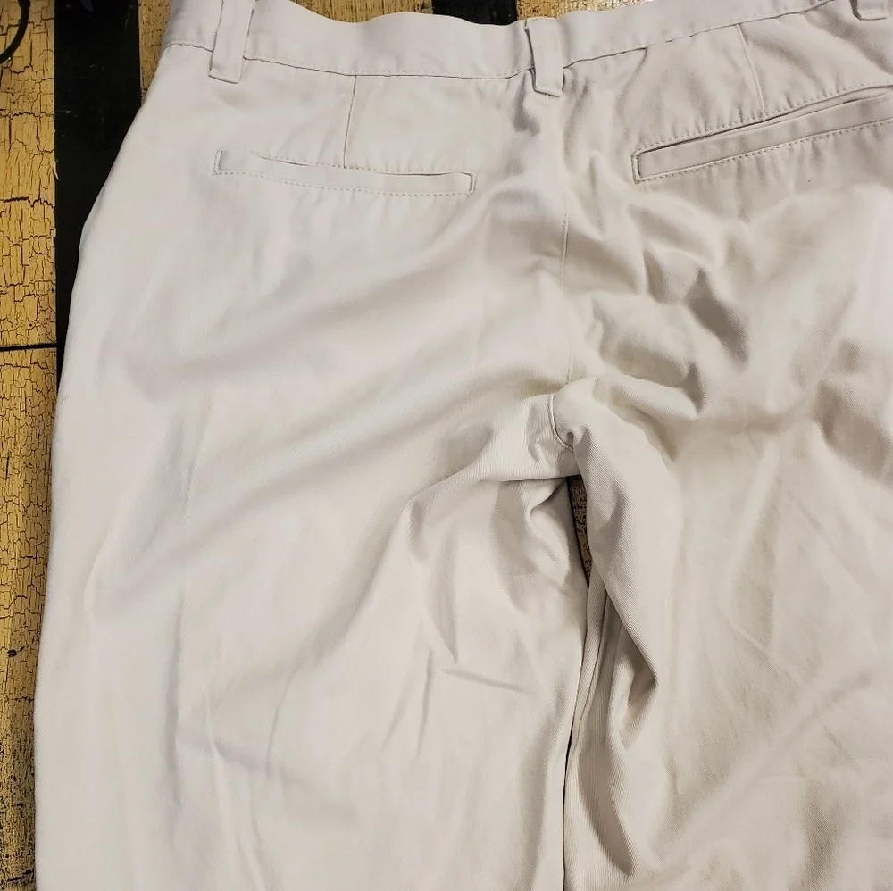 🤴👖 Old Navy Classic Khaki Dress pants 33 x 32